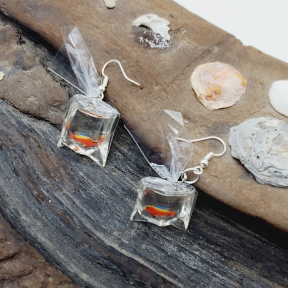 Nwt fish in bag! Red yellow blue reef fish earrings silver hooks handmade - Picture 2 of 5